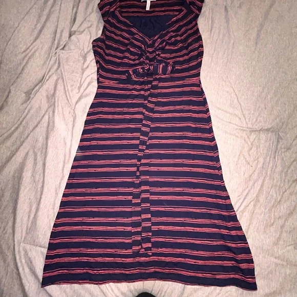 Striped Sleeveless Curvy Dress - Picture 2 of 11